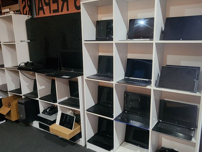computers-mobiles-accessories-sales-and-repairs-5-days-a-week-high-traffic-1