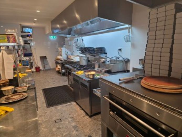 established-italian-restaurant-in-newport-great-growth-potential-4