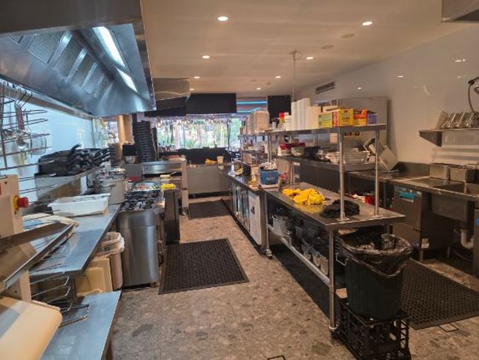 established-italian-restaurant-in-newport-great-growth-potential-2