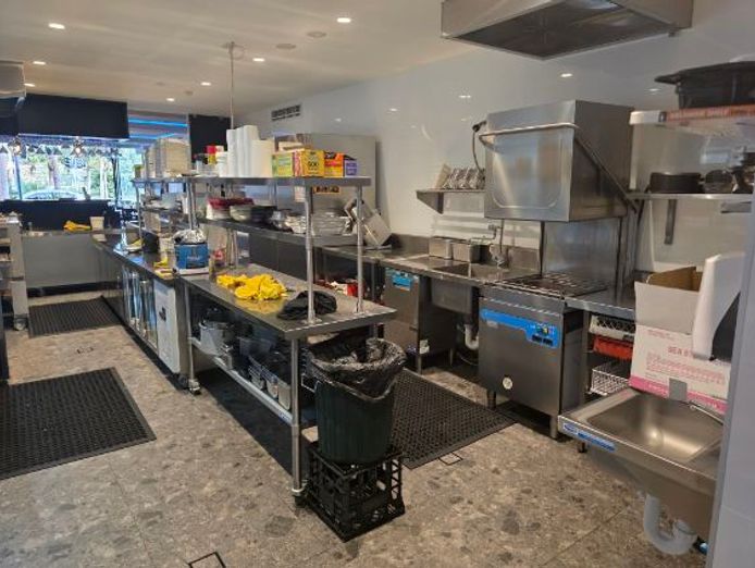 established-italian-restaurant-in-newport-great-growth-potential-6