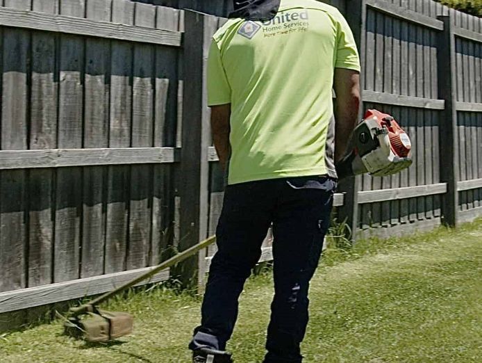 gardening-franchise-business-for-sale-pakenham-min-guarantee-2000-per-month-0