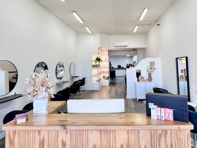 hair-salon-salon-fit-out-for-sale-drouin-1