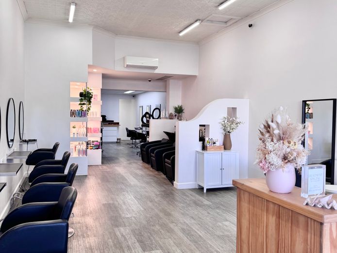 hair-salon-salon-fit-out-for-sale-drouin-0