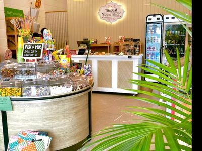 torquay-sweet-shop-fun-full-of-charm-in-the-heart-of-torquay-1