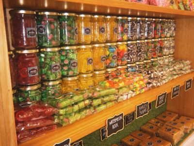torquay-sweet-shop-fun-full-of-charm-in-the-heart-of-torquay-2