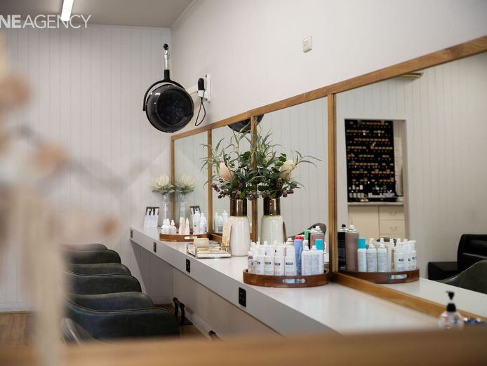 established-hair-salon-in-prime-location-0