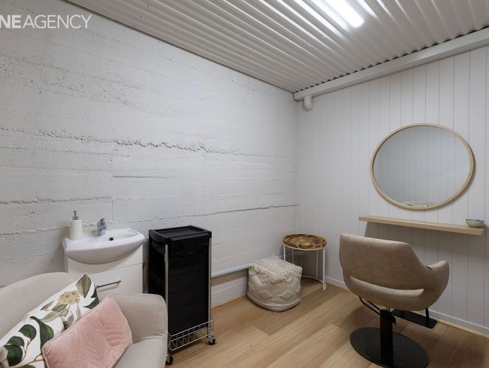 established-hair-salon-in-prime-location-9