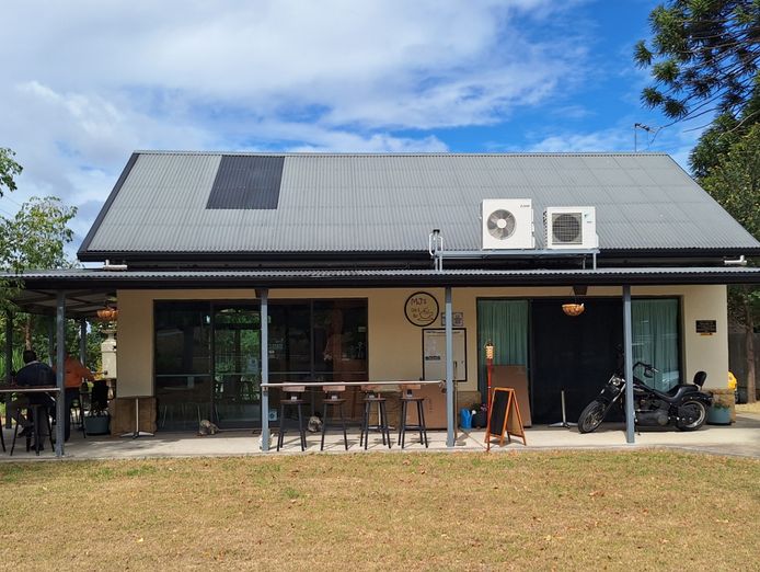 wiwo-popular-cafe-bar-located-near-warwick-qld-0