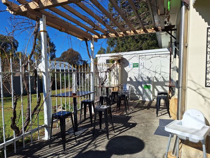 wiwo-popular-cafe-bar-located-near-warwick-qld-7