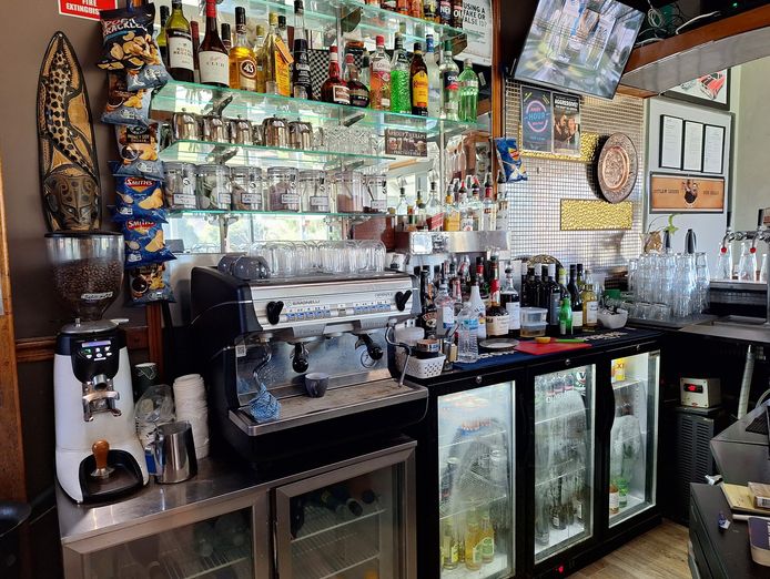 wiwo-popular-cafe-bar-located-near-warwick-qld-1