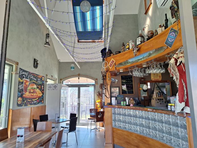 wiwo-popular-cafe-bar-located-near-warwick-qld-6