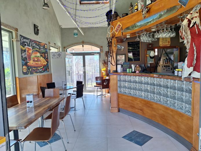 wiwo-popular-cafe-bar-located-near-warwick-qld-2