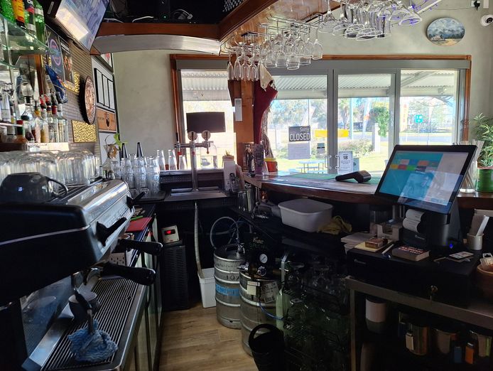 wiwo-popular-cafe-bar-located-near-warwick-qld-9