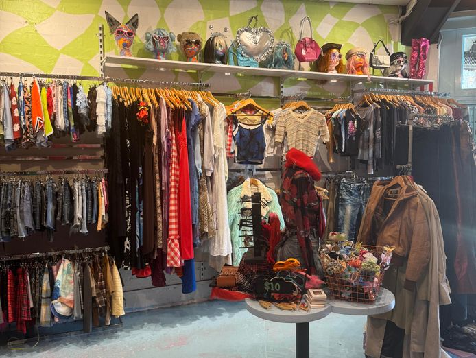 iconic-vintage-street-festival-retail-byron-bay-17yr-established-profitable-3