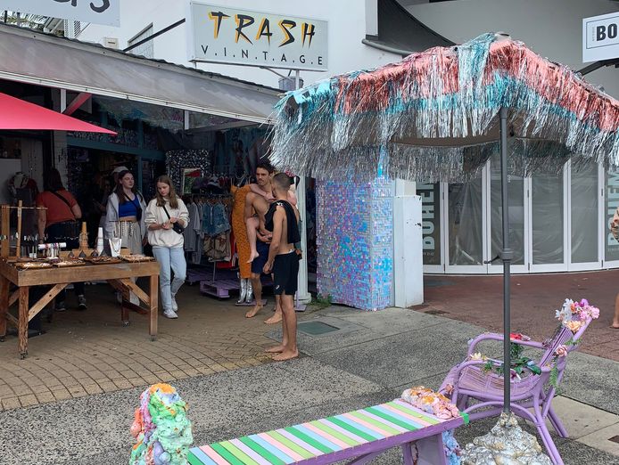 iconic-vintage-street-festival-retail-byron-bay-17yr-established-profitable-0