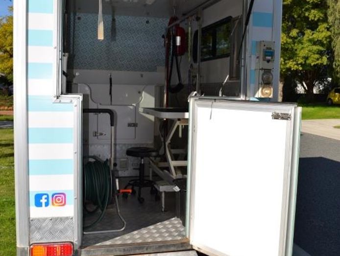 2022-xl-king-trailer-mobile-dog-grooming-business-4