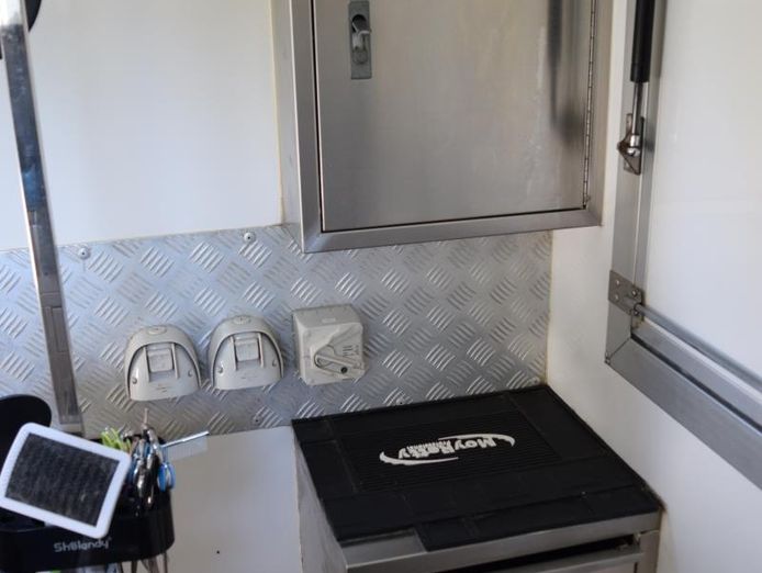 2022-xl-king-trailer-mobile-dog-grooming-business-9