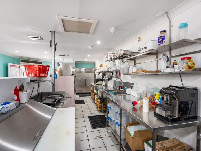 scarness-food-store-ice-creamery-7