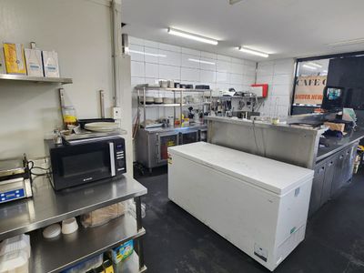 takeaway-cafe-in-industry-park-for-sale-5