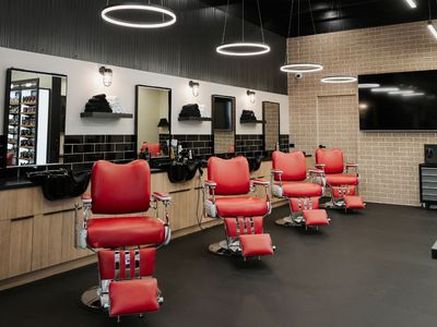 new-ownership-ultimate-barbershop-experience-franchise-smarter-with-tommy-guns-1