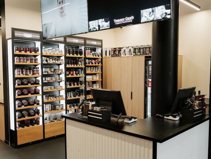 new-ownership-ultimate-barbershop-experience-franchise-smarter-with-tommy-guns-4