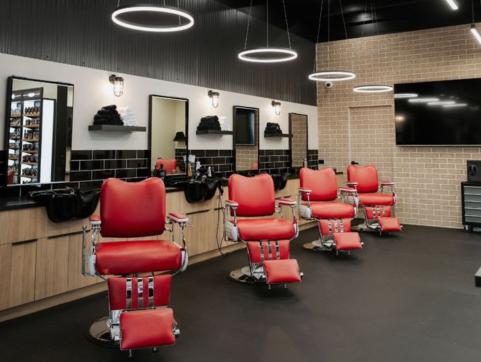 new-ownership-ultimate-barbershop-experience-franchise-smarter-with-tommy-guns-1