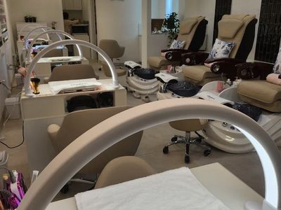 chanail-an-established-and-growing-nail-salon-in-the-queen-street-district-1