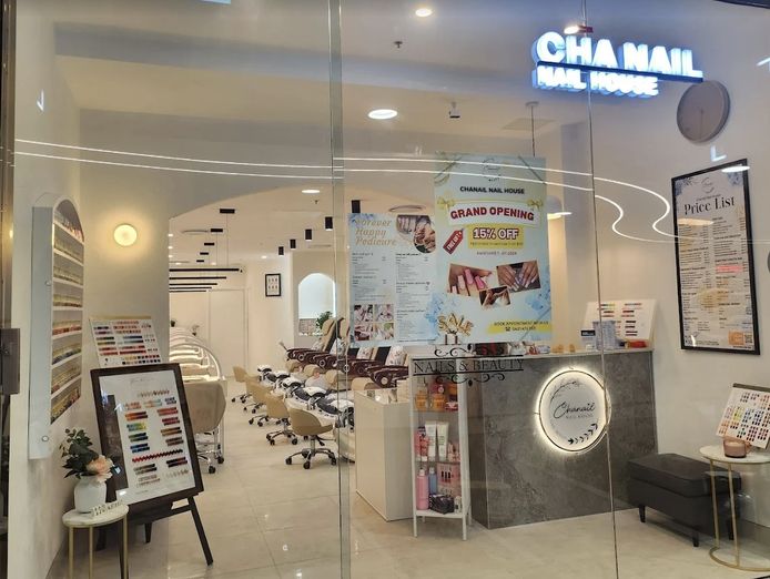 chanail-an-established-and-growing-nail-salon-in-the-queen-street-district-0