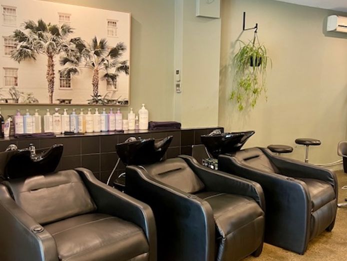 premium-bayside-salon-12-chairs-prime-elsternwick-location-170k-2