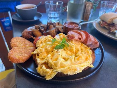 thriving-cafe-for-sale-balwyn-north-11k-weekly-takings-long-secure-lease-2