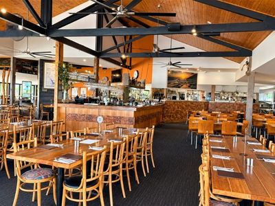 iconic-coastal-tavern-and-freehold-for-sale-1