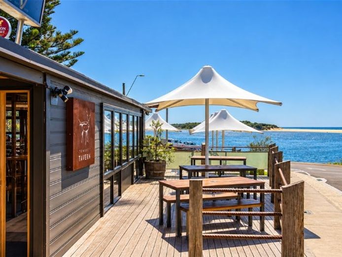 iconic-coastal-tavern-and-freehold-for-sale-2