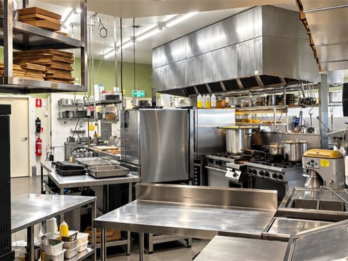 iconic-coastal-tavern-and-freehold-for-sale-4