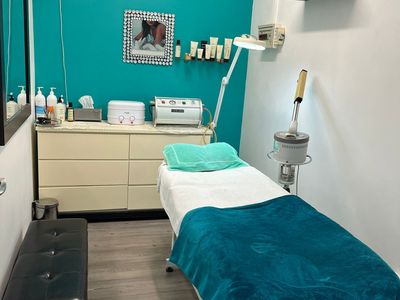 beauty-nails-business-for-sale-prime-location-2