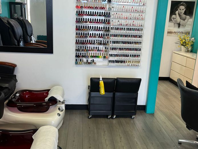 beauty-nails-business-for-sale-prime-location-5