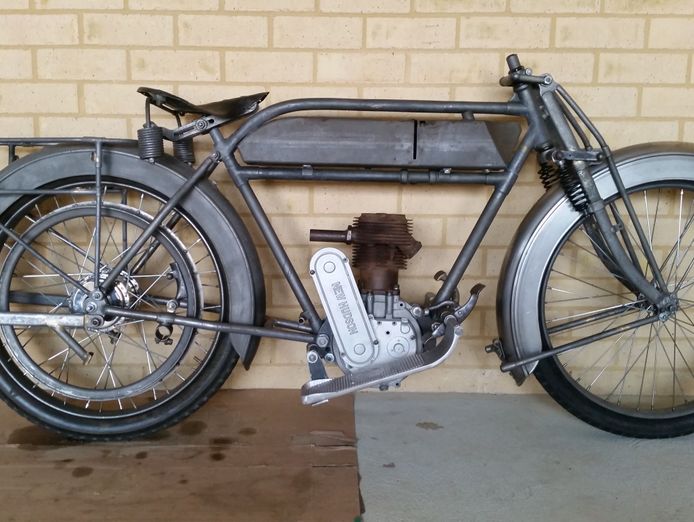 vintagesteel-motorcycle-mudguard-and-fender-manufacturing-business-8