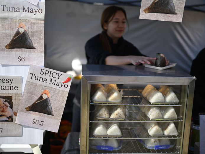 authentic-japanese-food-stall-onigiri-3