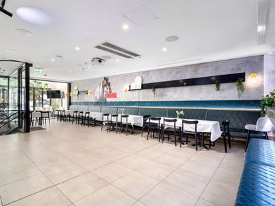 spectacular-2-storey-waterfront-gem-with-two-bars-bistro-and-rare-2am-licence-4