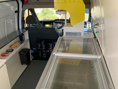 lucky-lips-ice-cream-van-for-sale-7