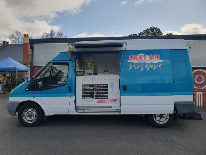 lucky-lips-ice-cream-van-for-sale-3