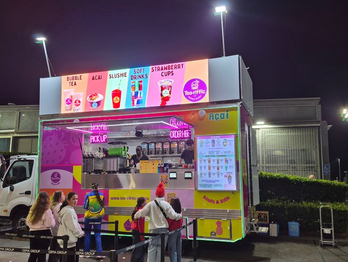 acai-bubble-tea-ice-cream-and-slushie-mobile-food-truck-business-3