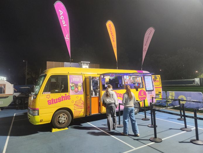 acai-and-bubble-tea-mobile-food-truck-business-0