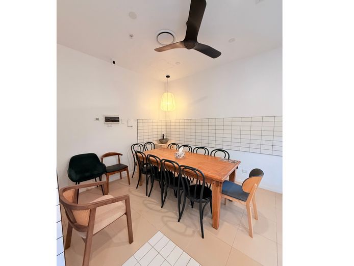 business-for-sale-prime-southport-location-788-apartments-huge-shop-low-rent-3