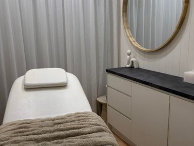 thriving-beauty-salon-loyal-clientele-prime-location-huge-growth-potential-0