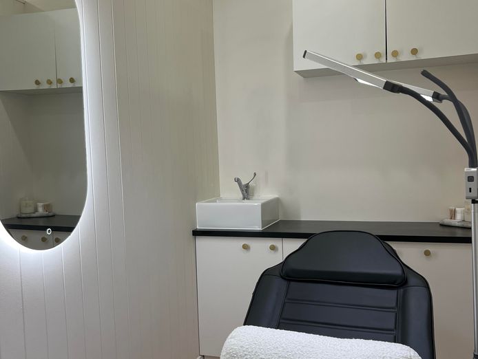 beauty-skin-clinic-prime-location-loyal-clientele-huge-growth-potential-3