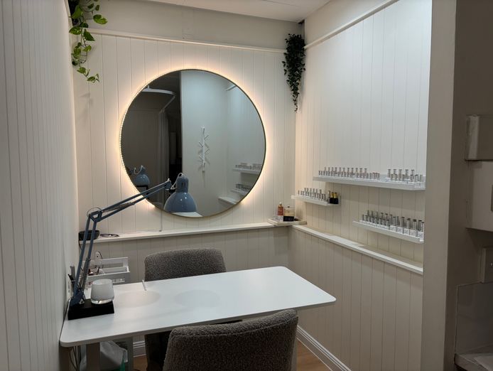 thriving-beauty-salon-loyal-clientele-prime-location-huge-growth-potential-1