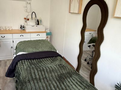 beauty-salon-and-spa-on-the-thriving-gold-coast-0