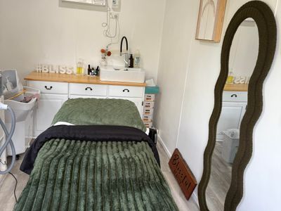 beauty-salon-and-spa-on-the-thriving-gold-coast-9