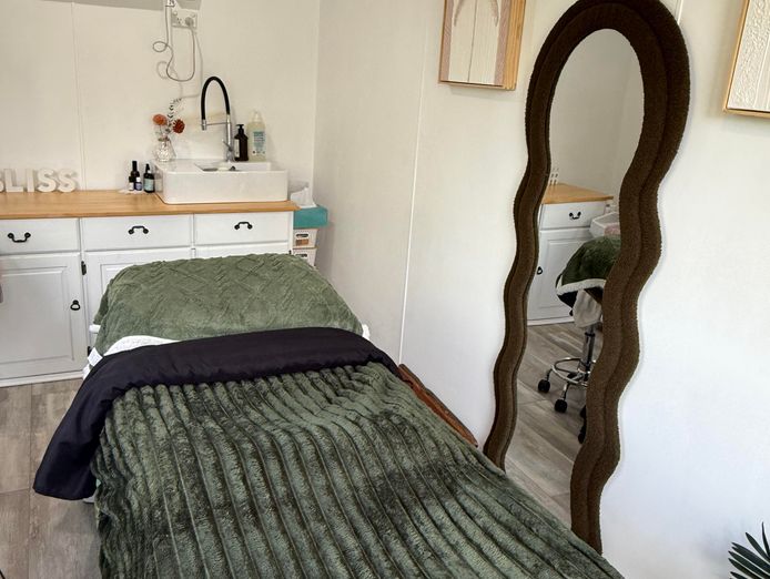 beauty-salon-and-spa-on-the-thriving-gold-coast-0