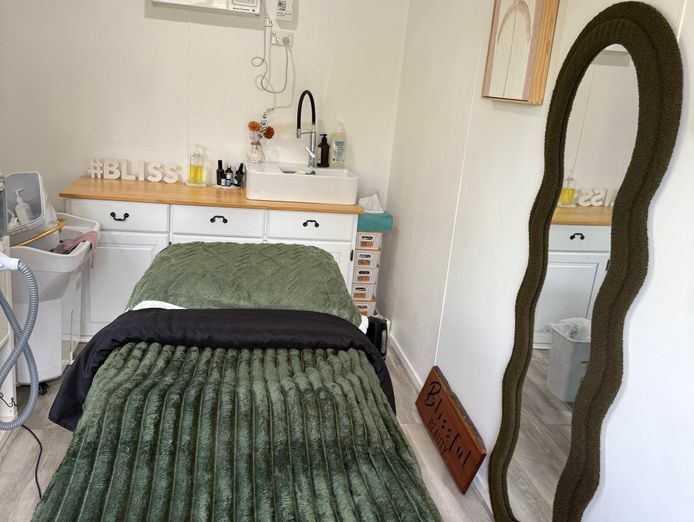 beauty-salon-and-spa-on-the-thriving-gold-coast-9